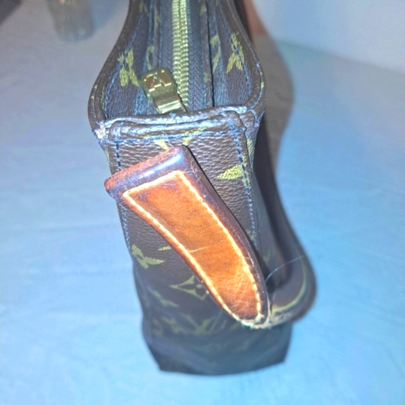 Louis Vuitton Vintage Monogram Tote Handbag with Loop Handle - Picture 4 of 15